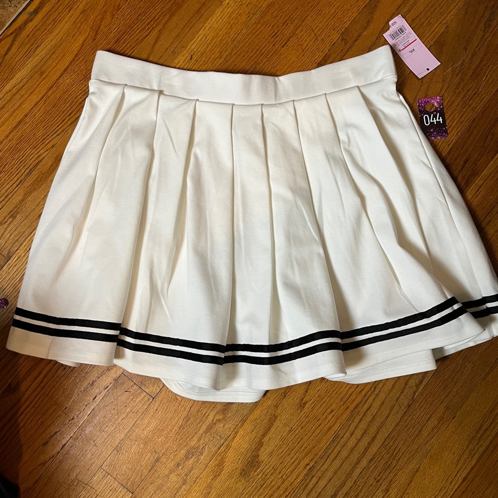 44. Wild fable 2x white pleated skirt